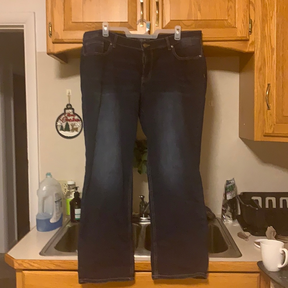 New without tags Maurices mid-rise straight leg jeans. 22w regular